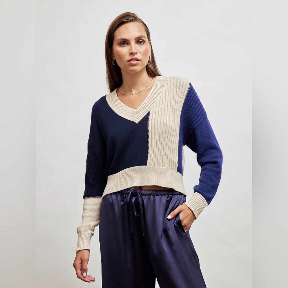 525 America Mix Stitch Cotton V-Neck Preppy Navy Cream Sweater in Size Medium